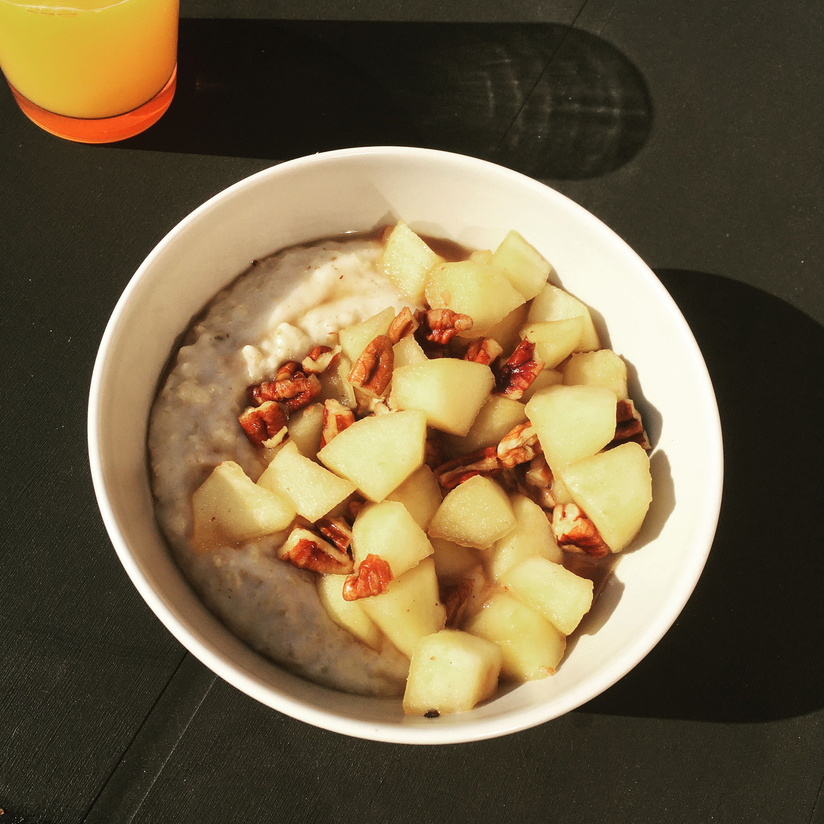 Porridge aux pommes et aux noix de pécan