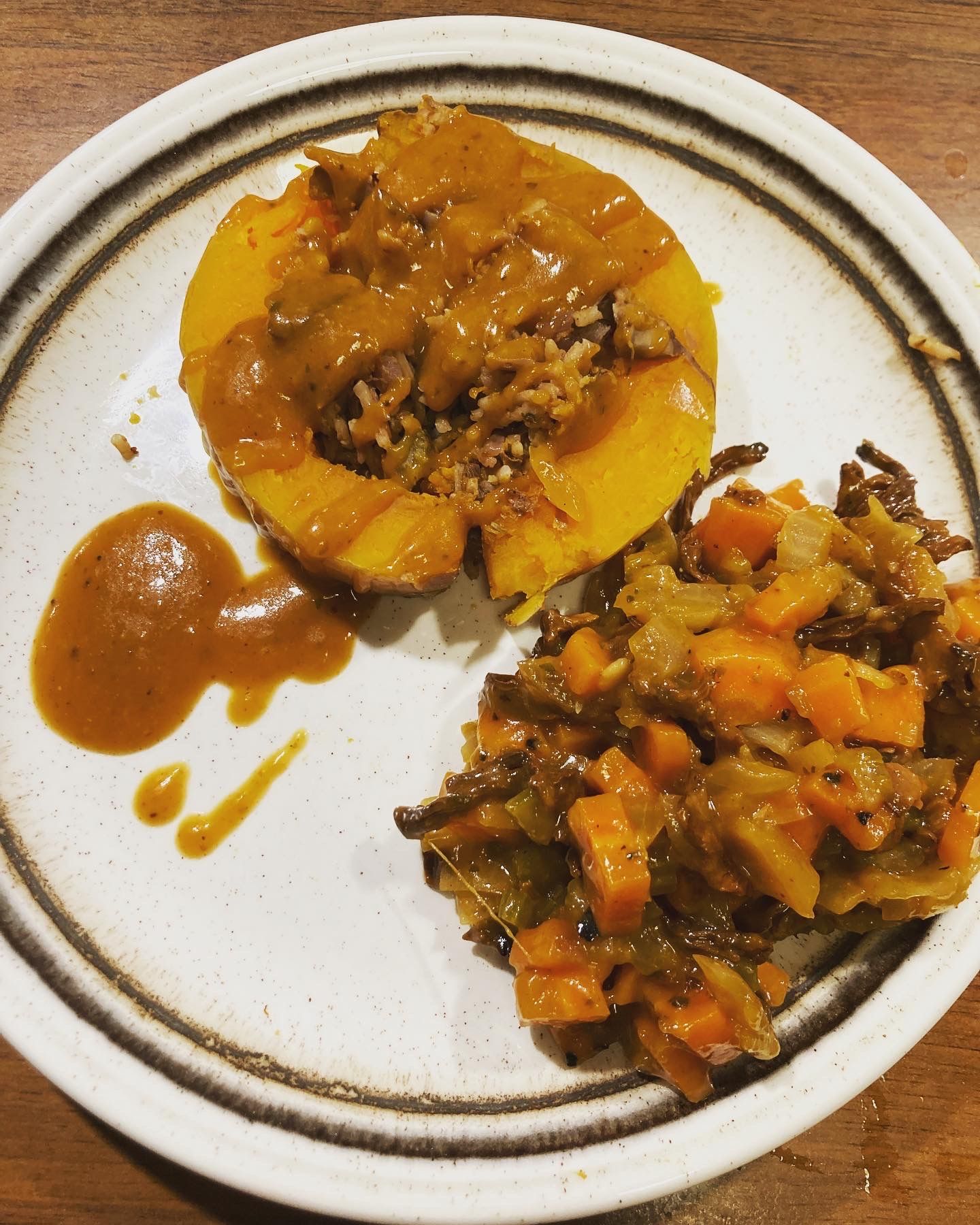 Courge butternut farcie et sa sauce.